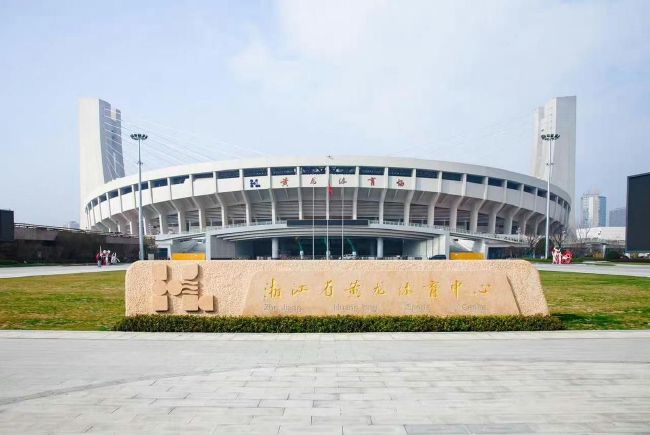 双乳根部被绑起来抽打调教